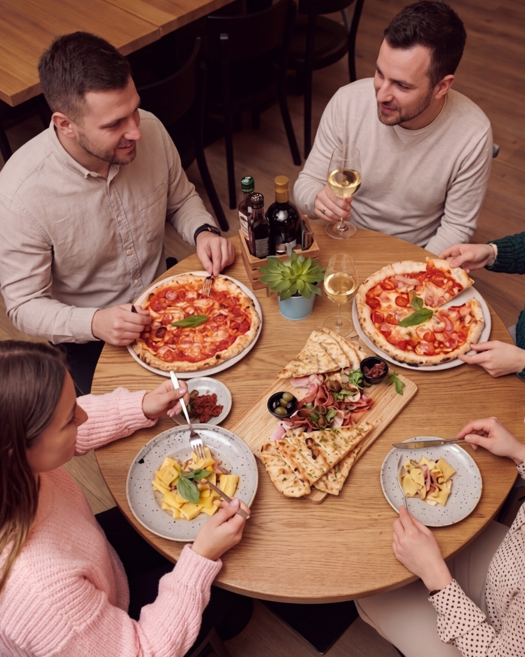 CASA DELLA PASTA draugai